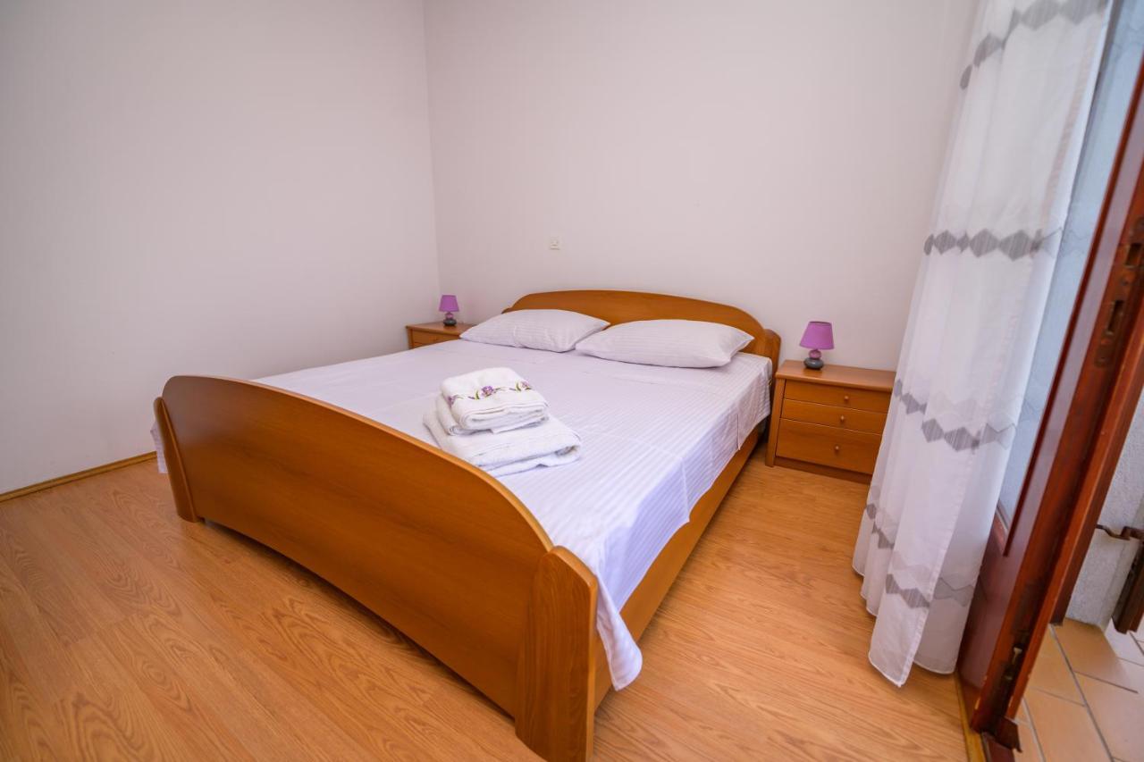 Apartments Marina Veskovic Nerezine Eksteriør billede