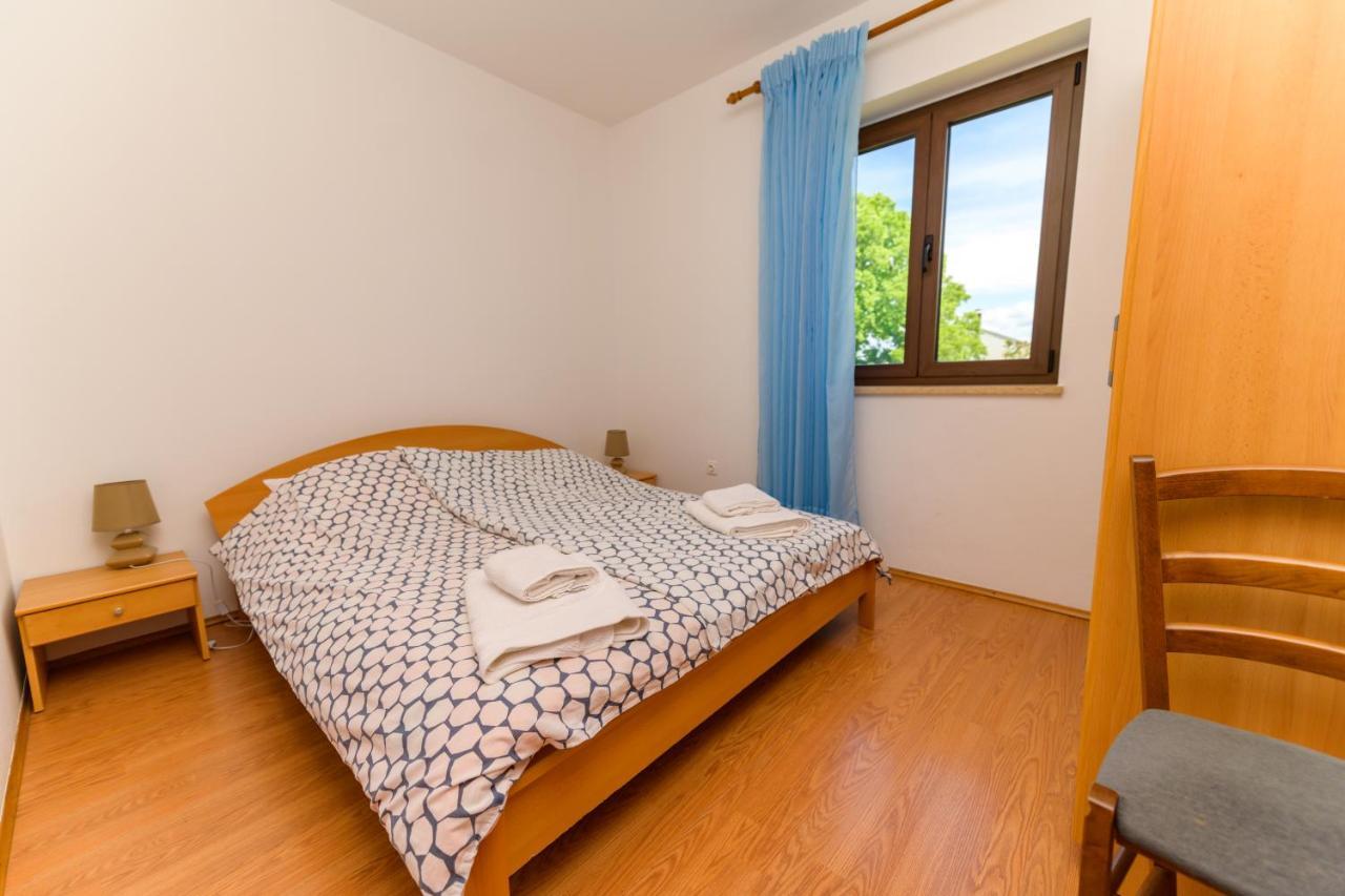 Apartments Marina Veskovic Nerezine Eksteriør billede