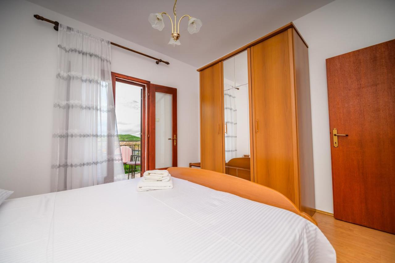 Apartments Marina Veskovic Nerezine Eksteriør billede