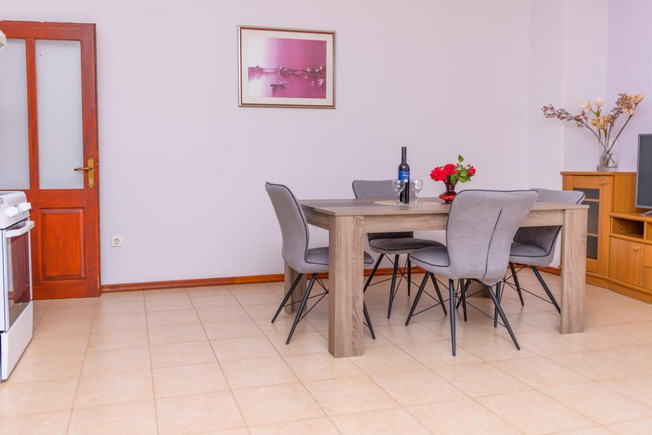 Apartments Marina Veskovic Nerezine Eksteriør billede