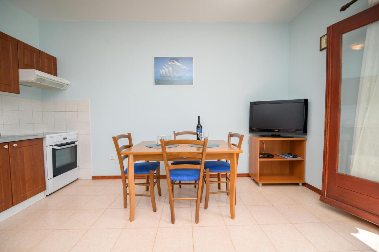 Apartments Marina Veskovic Nerezine Eksteriør billede