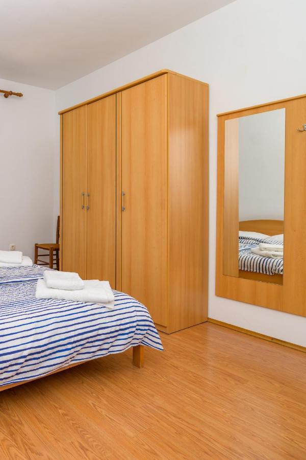 Apartments Marina Veskovic Nerezine Eksteriør billede