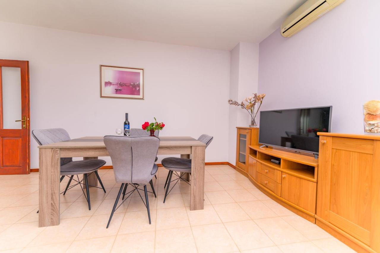 Apartments Marina Veskovic Nerezine Eksteriør billede