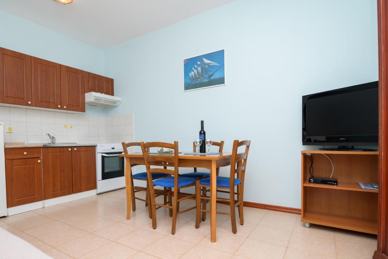 Apartments Marina Veskovic Nerezine Eksteriør billede